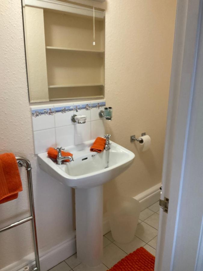 No 52 Bed And Breakfast Helston Bagian luar foto