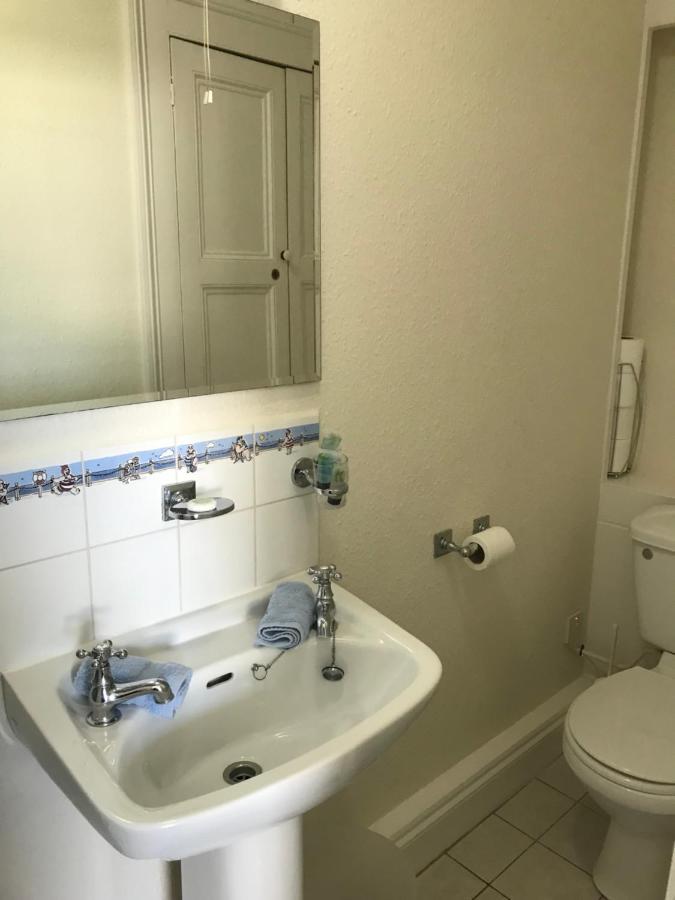 No 52 Bed And Breakfast Helston Bagian luar foto