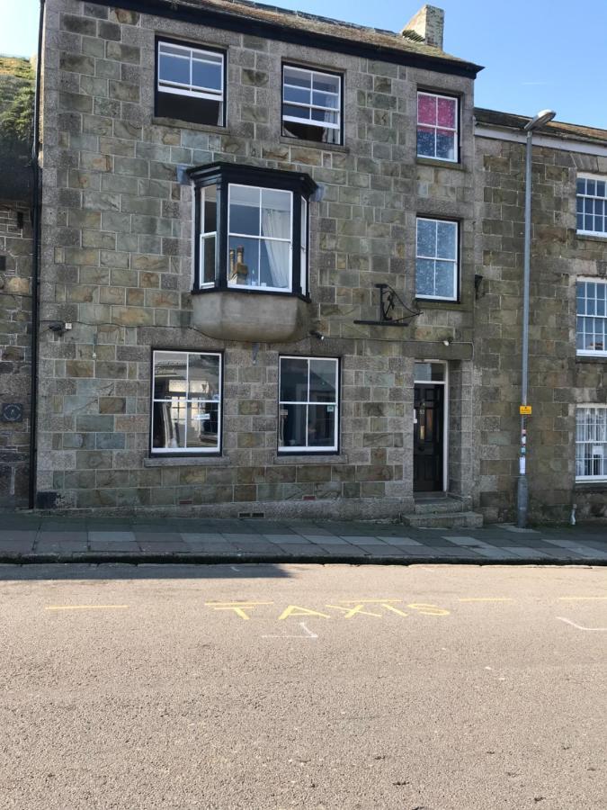 No 52 Bed And Breakfast Helston Bagian luar foto